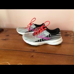 Brooks launch running sneakers size 7